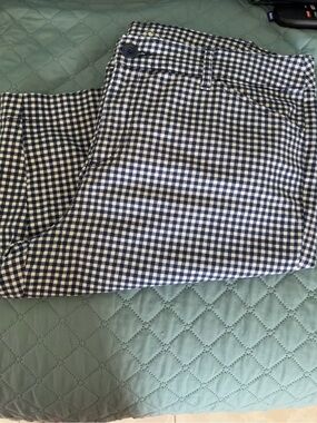 New St John’s Bay Navy and White Gingham shorts size 14